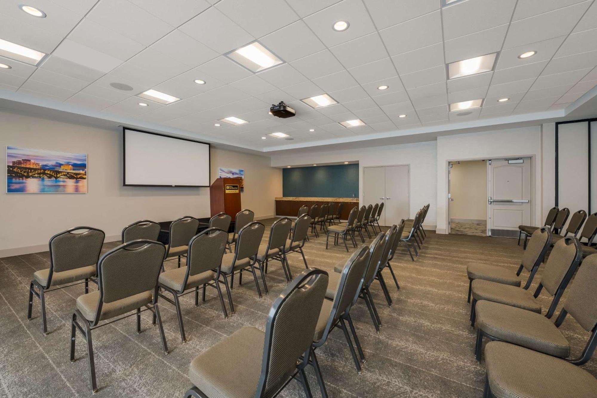 Hilton Garden Inn Rockford Ngoại thất bức ảnh